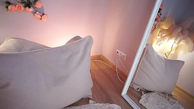 LureOfEva webcam