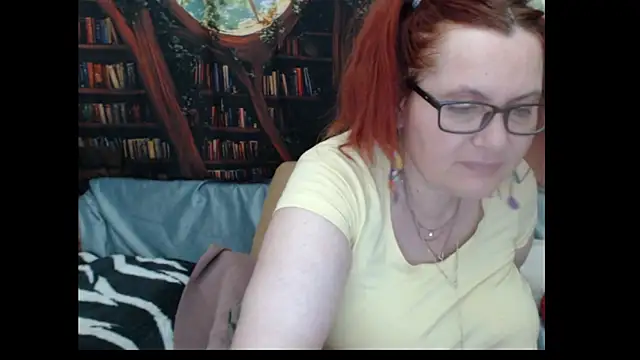 PlayfullMature webcam