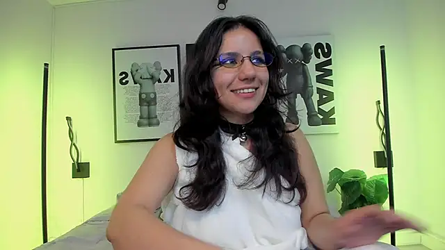 hollypeach - HollyPeach's free webcam - UK Sex Cams