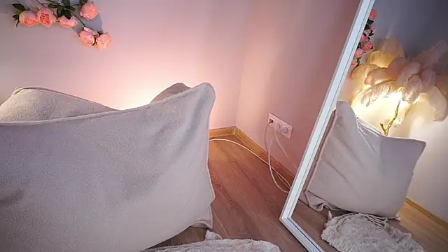 LureOfEva webcam