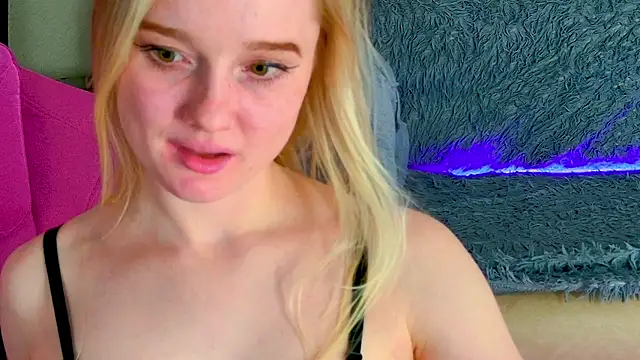 Shawty_Mia webcam