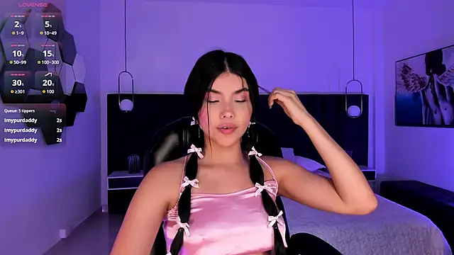 MiaLaurence webcam