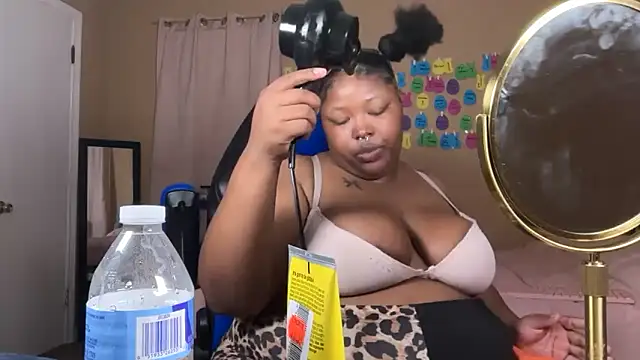 Chocolatebunnyxx96 webcam