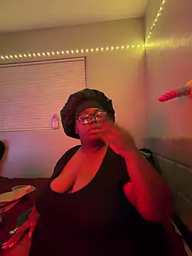 YummyAim299 webcam
