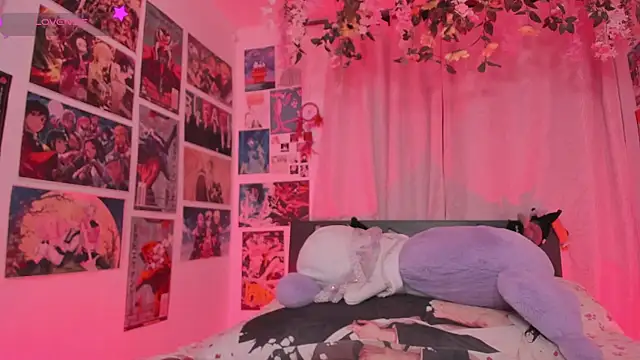 MissCurvyTop webcam