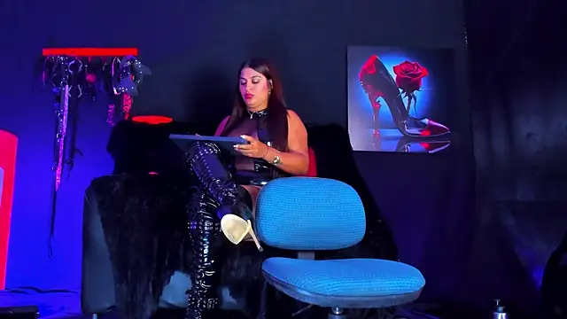 NikkiFlames webcam