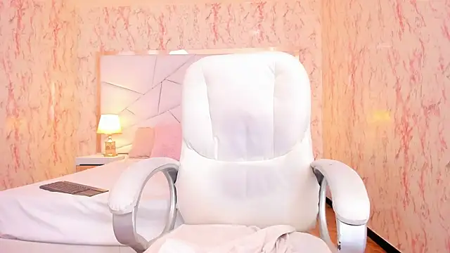 Emily_Whinfre webcam
