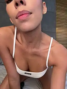 EllaSanz_ webcam