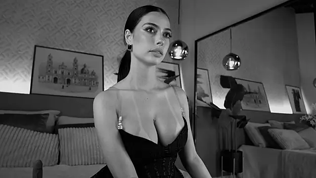 ElleDiane webcam