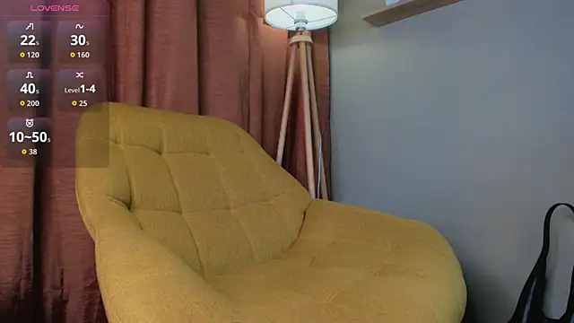 LeyaBloom webcam
