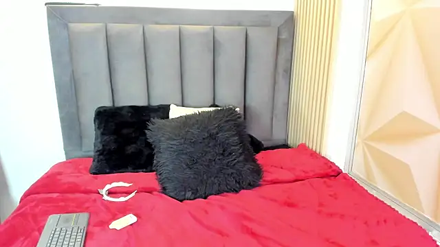 MiaGinger_ webcam