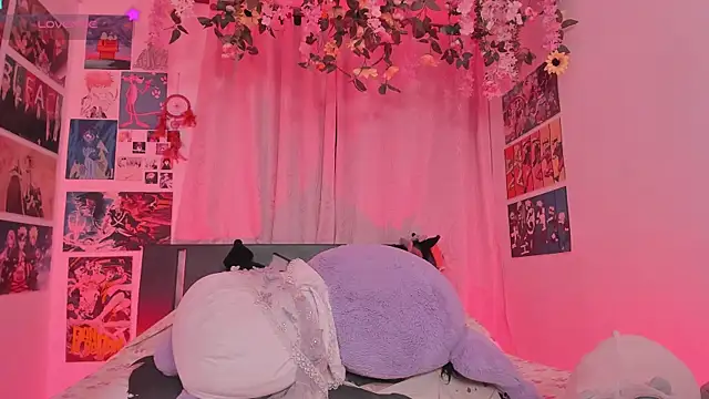MissCurvyTop webcam