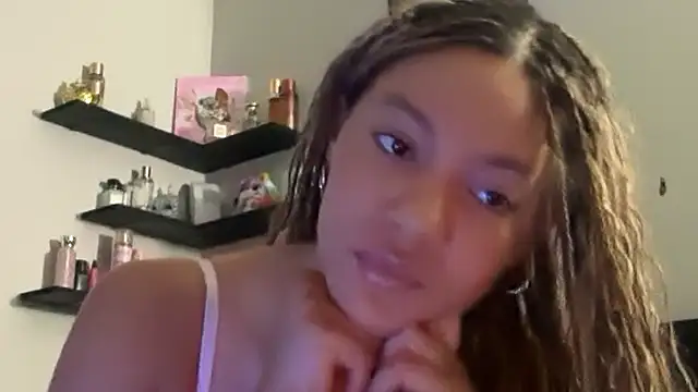 itsraevynfoxe webcam