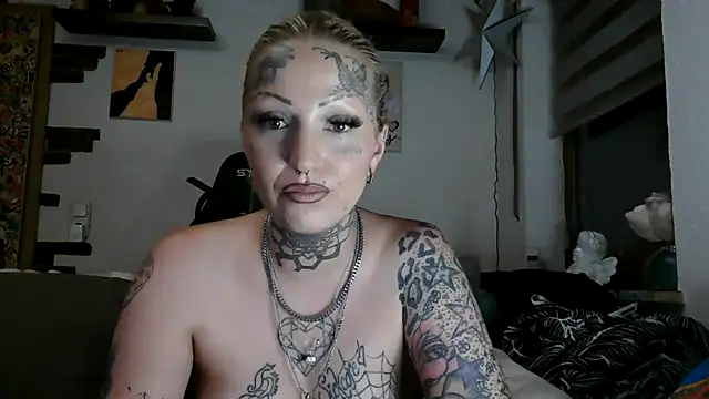 RoxxyInk webcam