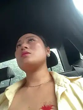 yolanda9 (F young) - 户外一线天Bb特写镜头