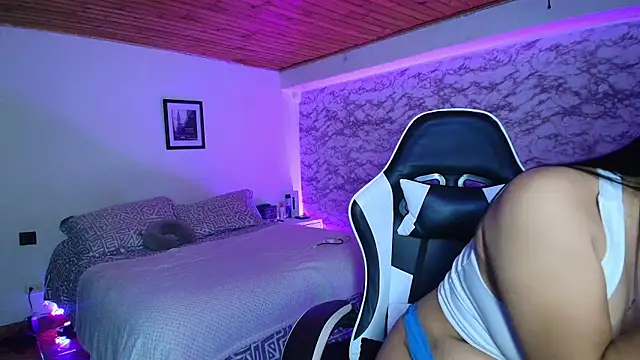 Camila_IRoose webcam
