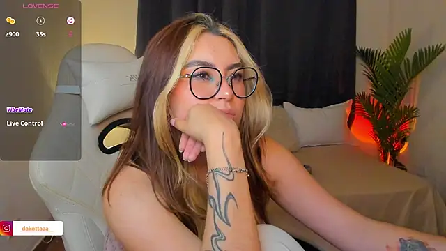 dakottaa_ webcam