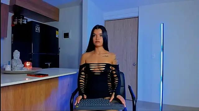 mia_world_ webcam