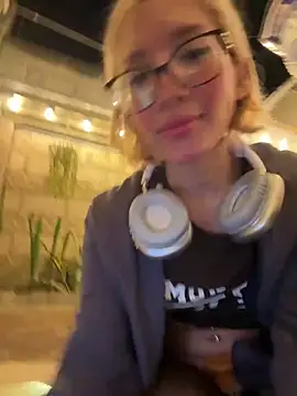 SweetBunnyGF webcam