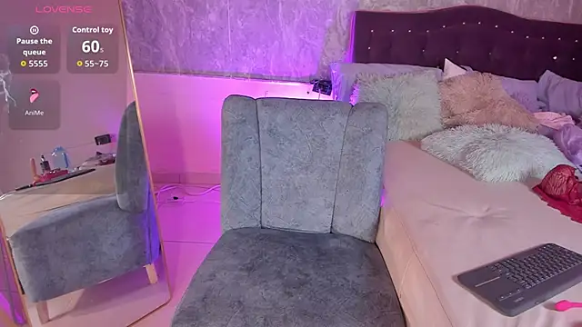 Lauren_smiles webcam