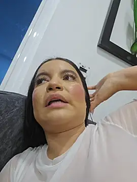Pretty_Julieta webcam