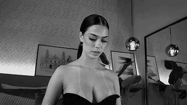 ElleDiane webcam