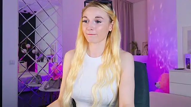 Mila__Lux webcam
