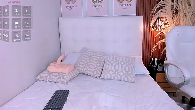 susie_thomsonn webcam
