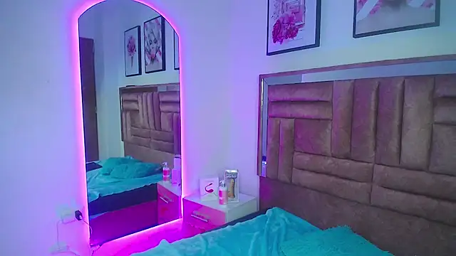 Atenea_Luxx webcam