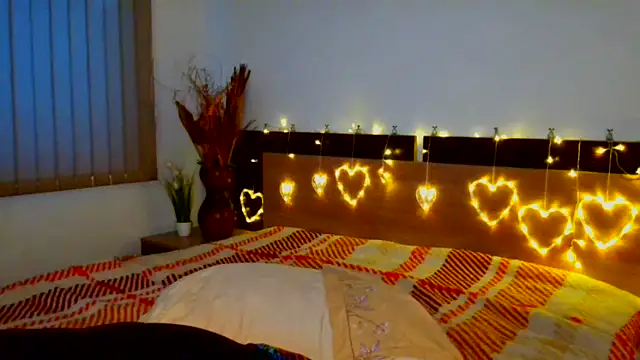 LoveElenika webcam