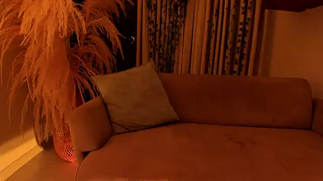 EmilyBanks_ webcam