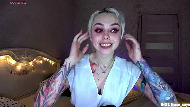 LillyMoure_ webcam