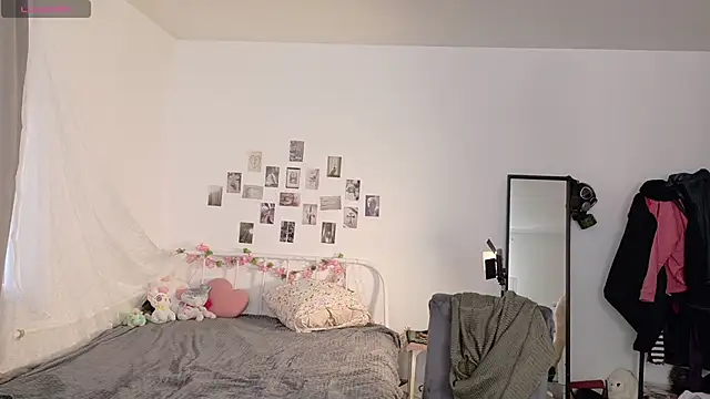 KikiMoor webcam