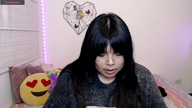 EllieMoonX webcam