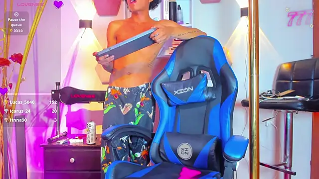 _taylor_black webcam