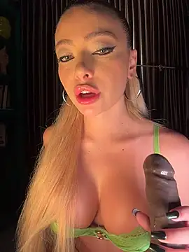 ginevrafedez (F young) - A Friday at home with a wild gin?