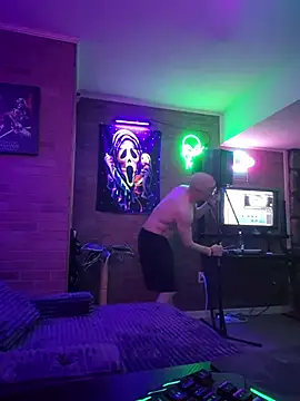 chronic_vibez - Chronic_vibez's free webcam - UK Sex Cams