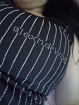 ll-001 (F milf) - 新人主播第一天，多多支持