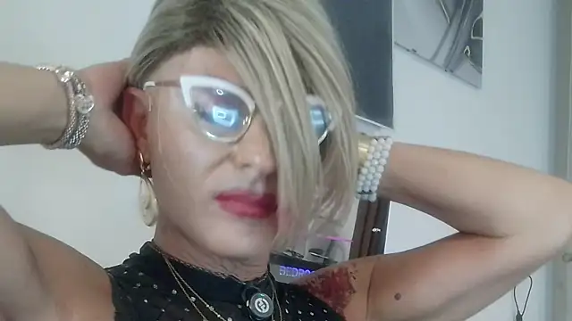LadyOxana webcam