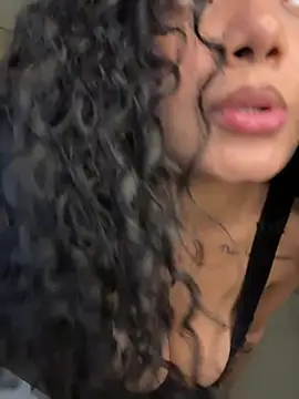 curlyierr (F young) - Plug anal squat pov