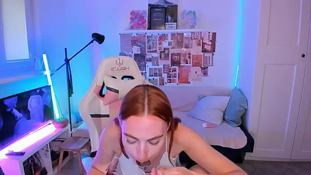 Mia_Madden webcam