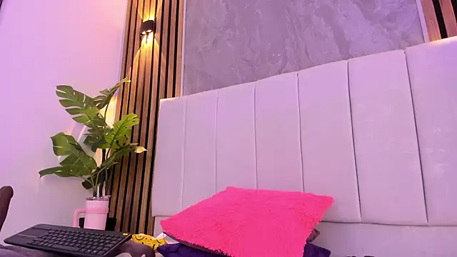 carlotta_de_velour - Carlotta_de_velour's free webcam - UK Sex Cams