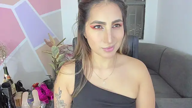 MaiiaConnor webcam