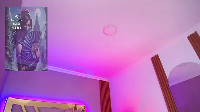 Tiffany_Valentiine webcam