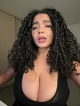curlyierr (F young) - Suck my big tits
