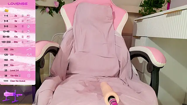LeonaEviann webcam