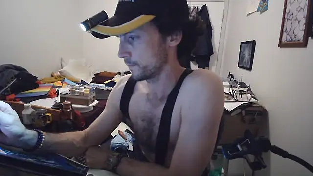 JohnnyMoves webcam