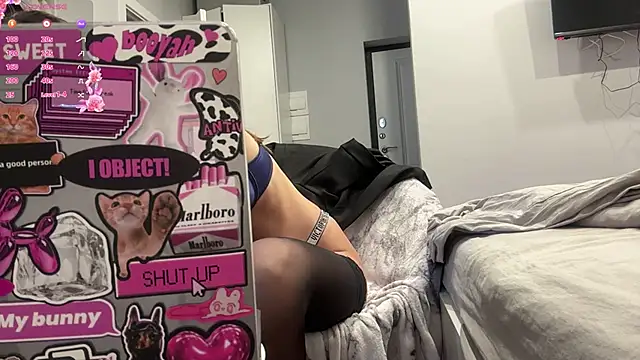 selena_favn webcam