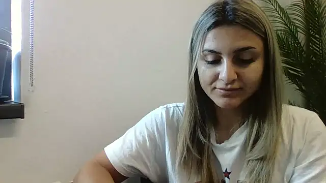 NicolePlay webcam