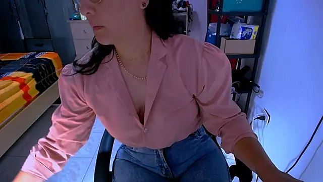 BitterMomXxx webcam
